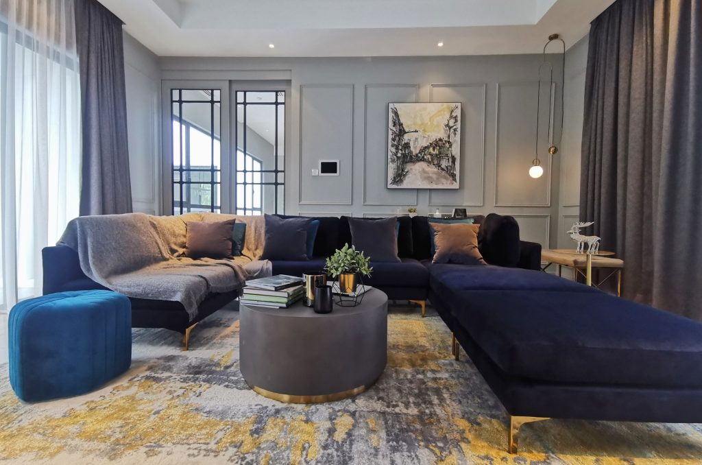 Elevating Elegance: A Fusion of Modern English Features Highlights This ...